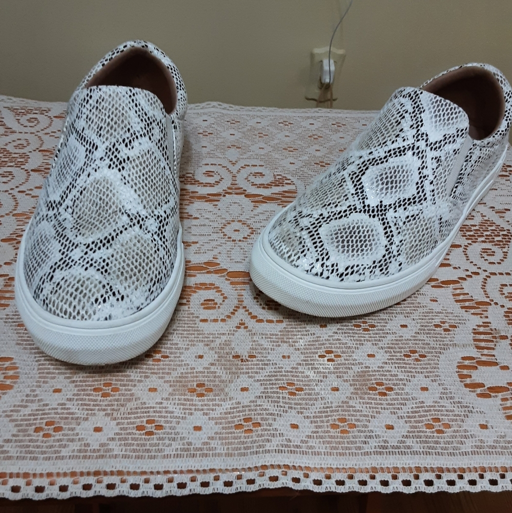 SERRA Women Shoes Size 9